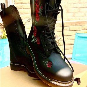 Dr. Martens 1914 Vonda Floral Embroidered 14 Eye 9